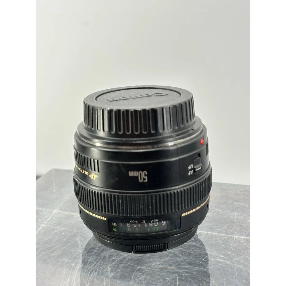 Canon EOS 6D Mark II DSLR + Canon 50mm f/4 Lens & Canon EF 70-200 F1.4